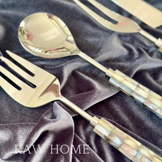 The Embossed Pearl Serving Cutlery